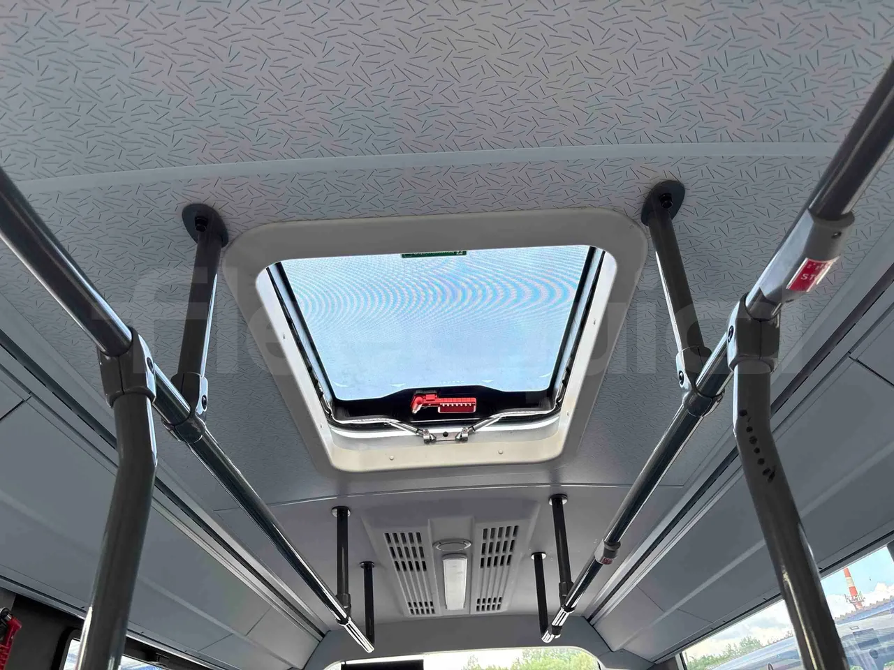 Setra S415 - roof hatch 2