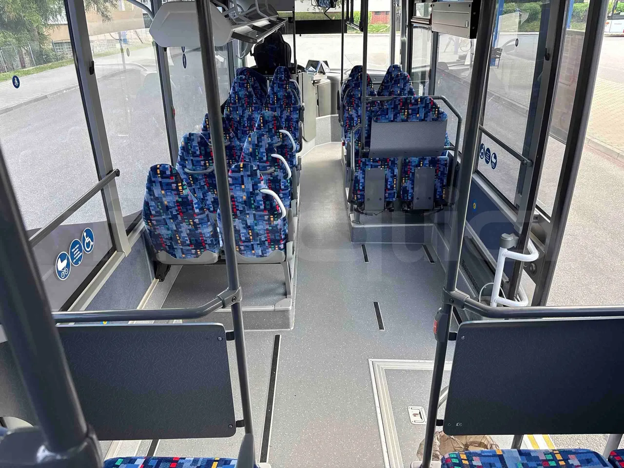 Setra S415 - forward view middle aisle