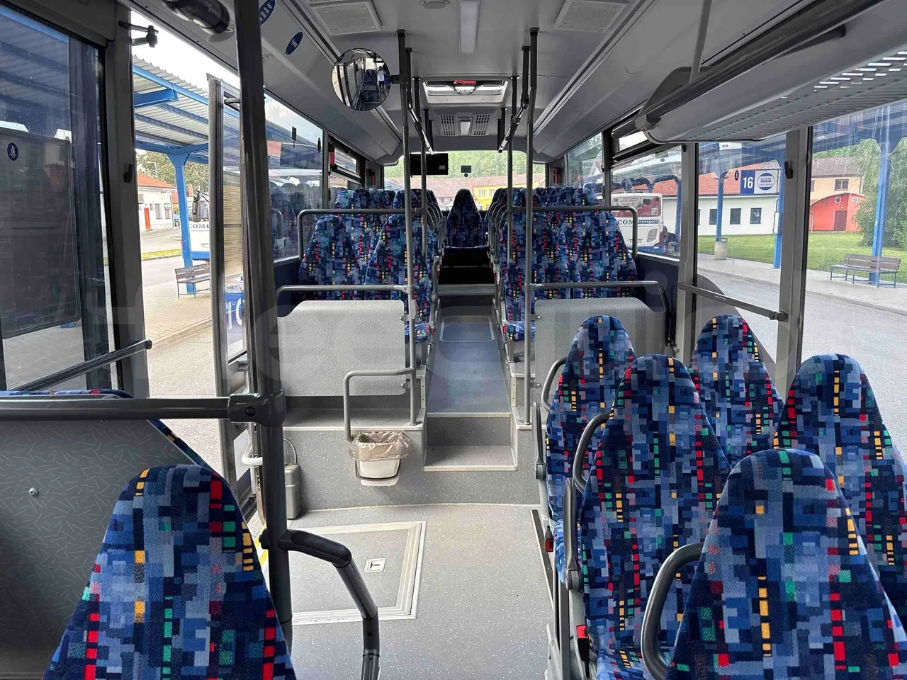 Setra S415 - reverse view middle aisle