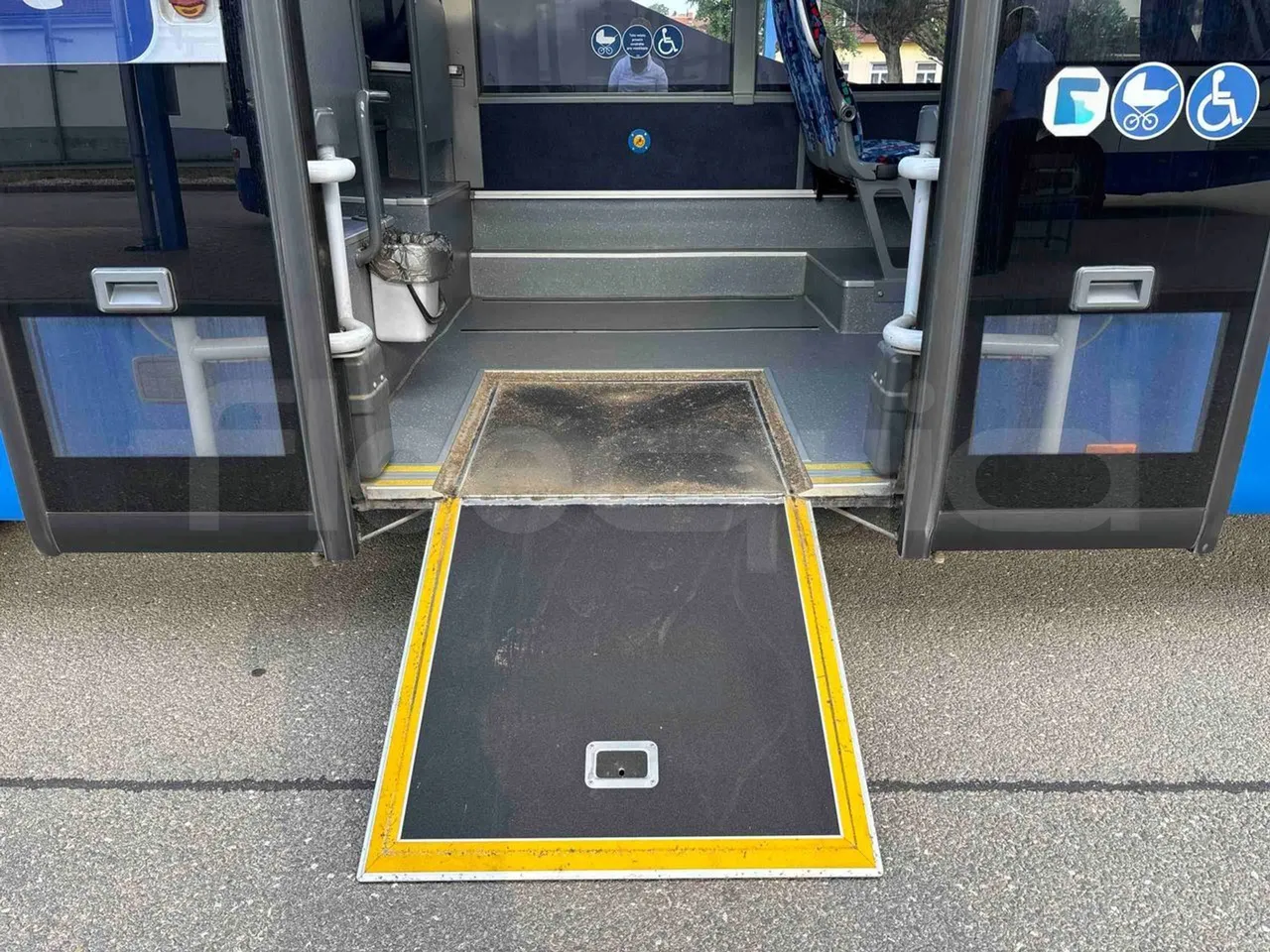 Setra S415 - platform open photo