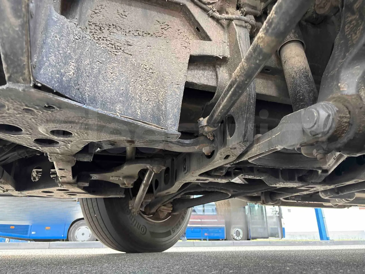 Setra S415 - front axle left side
