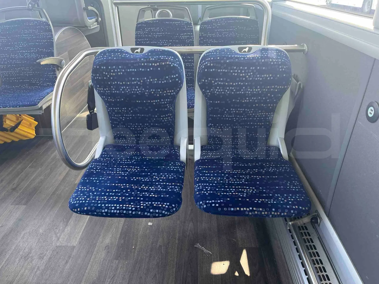 Man Lion's Intercity - folding seat photo