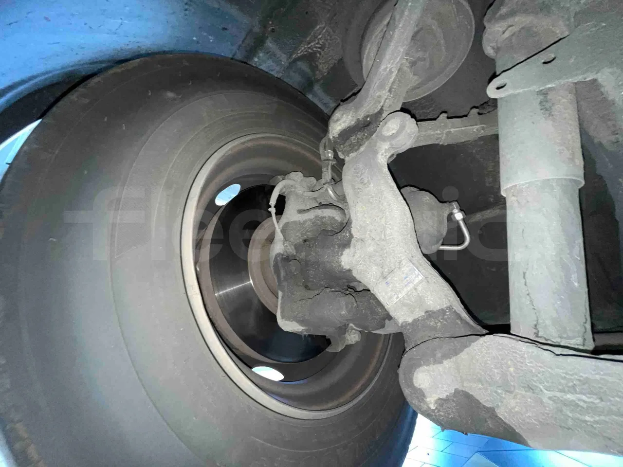 Man Lion's Intercity - front air springs left