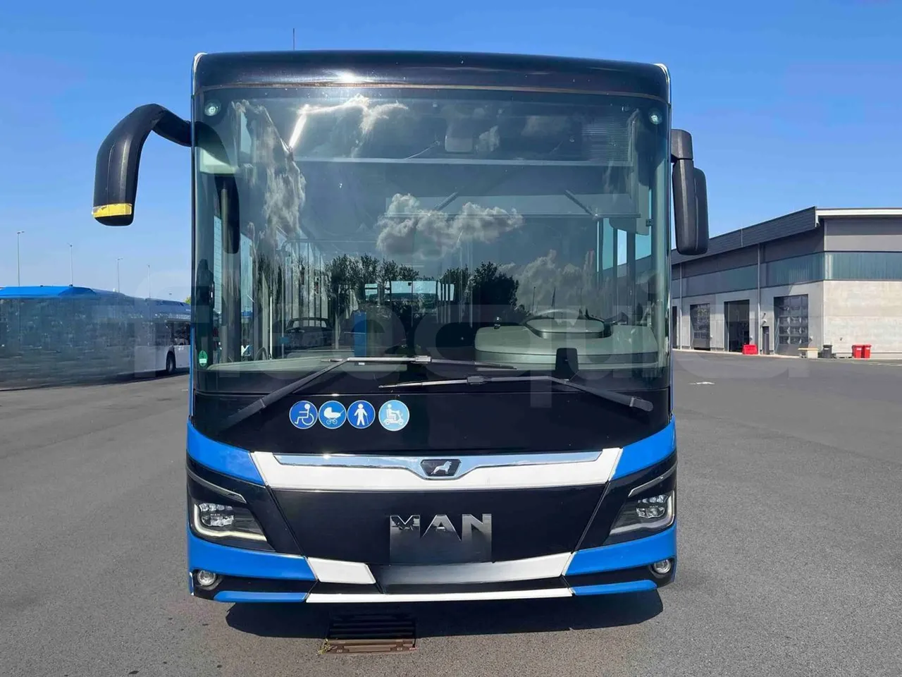Man Lion's Intercity - front photo
