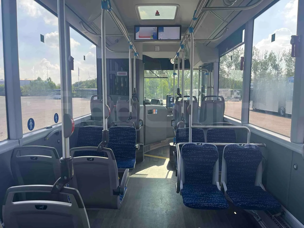 Man Lion's Intercity - forward view middle aisle