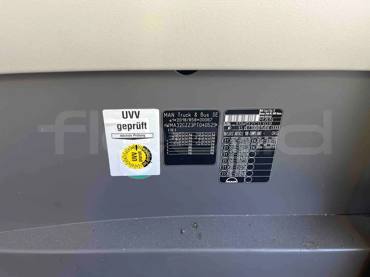 Man Lion's Intercity - vehicle plate photo