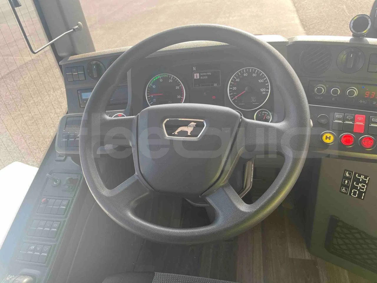 Man Lion's Intercity - steering wheel photo