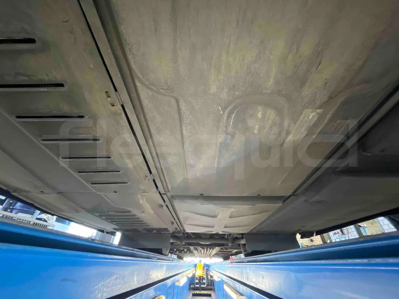 Man Lion's Intercity - front axle left side