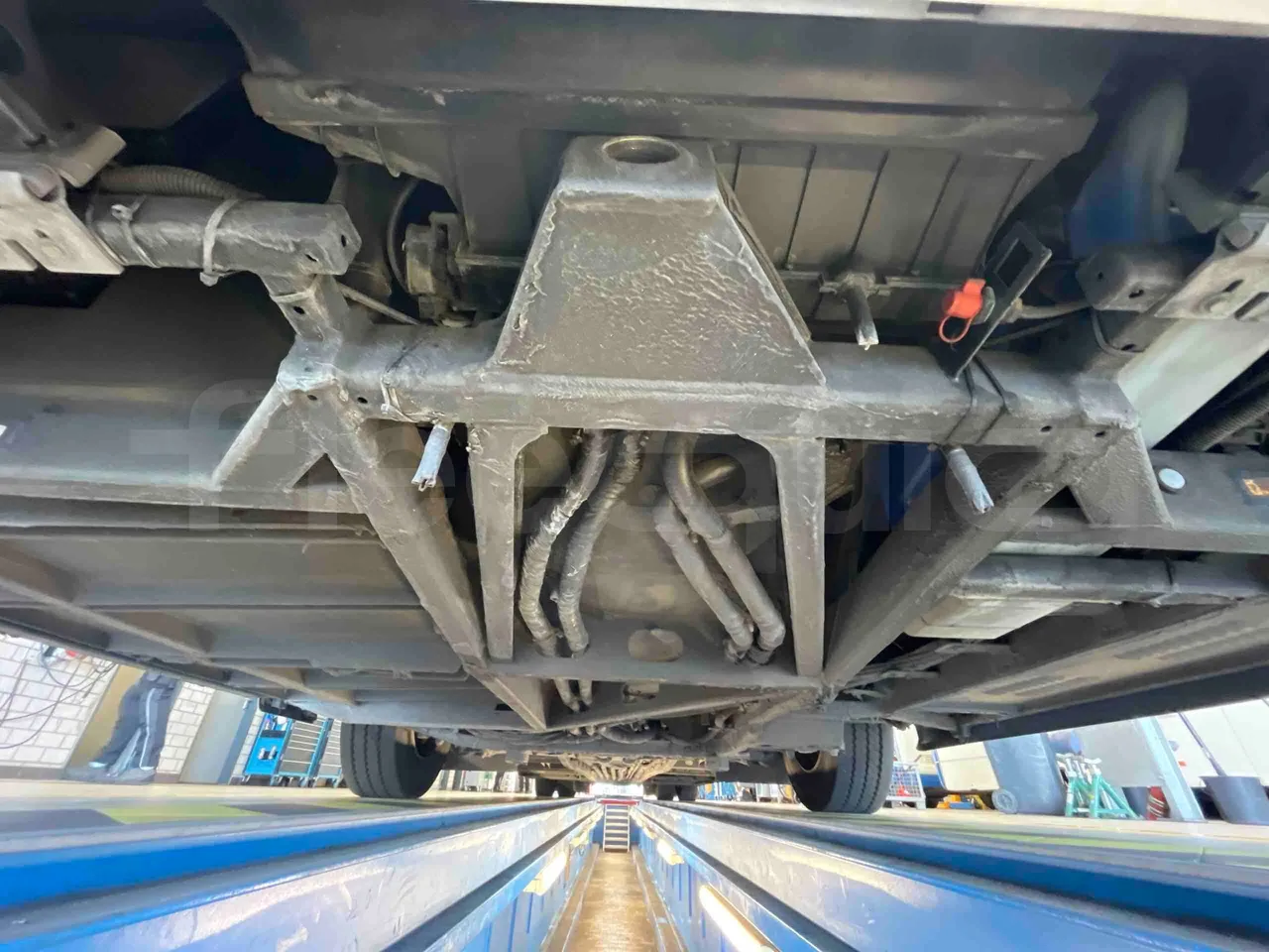 Man Lion's Intercity - front axle right side