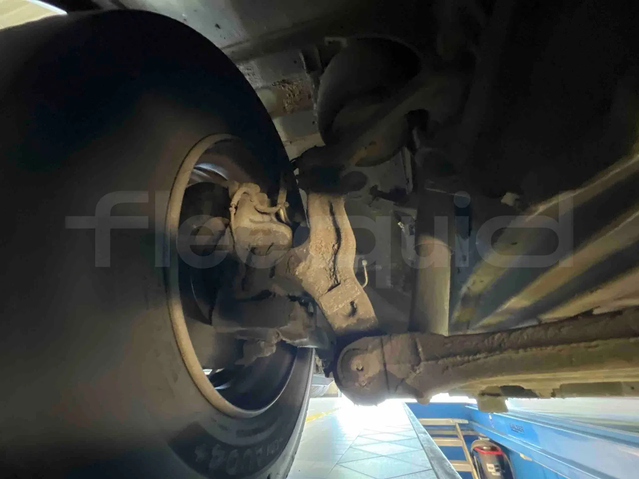 Man Lion's Intercity - central undercarriage photo