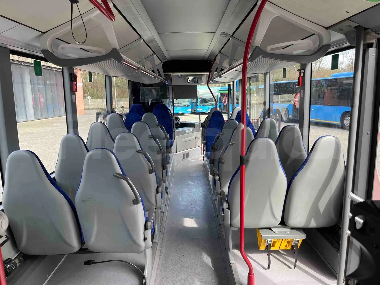 Mercedes-Benz Citaro O 530/2PCL2E4 - Euro 4 - 210 kW - 11,950 mt - forward view middle aisle