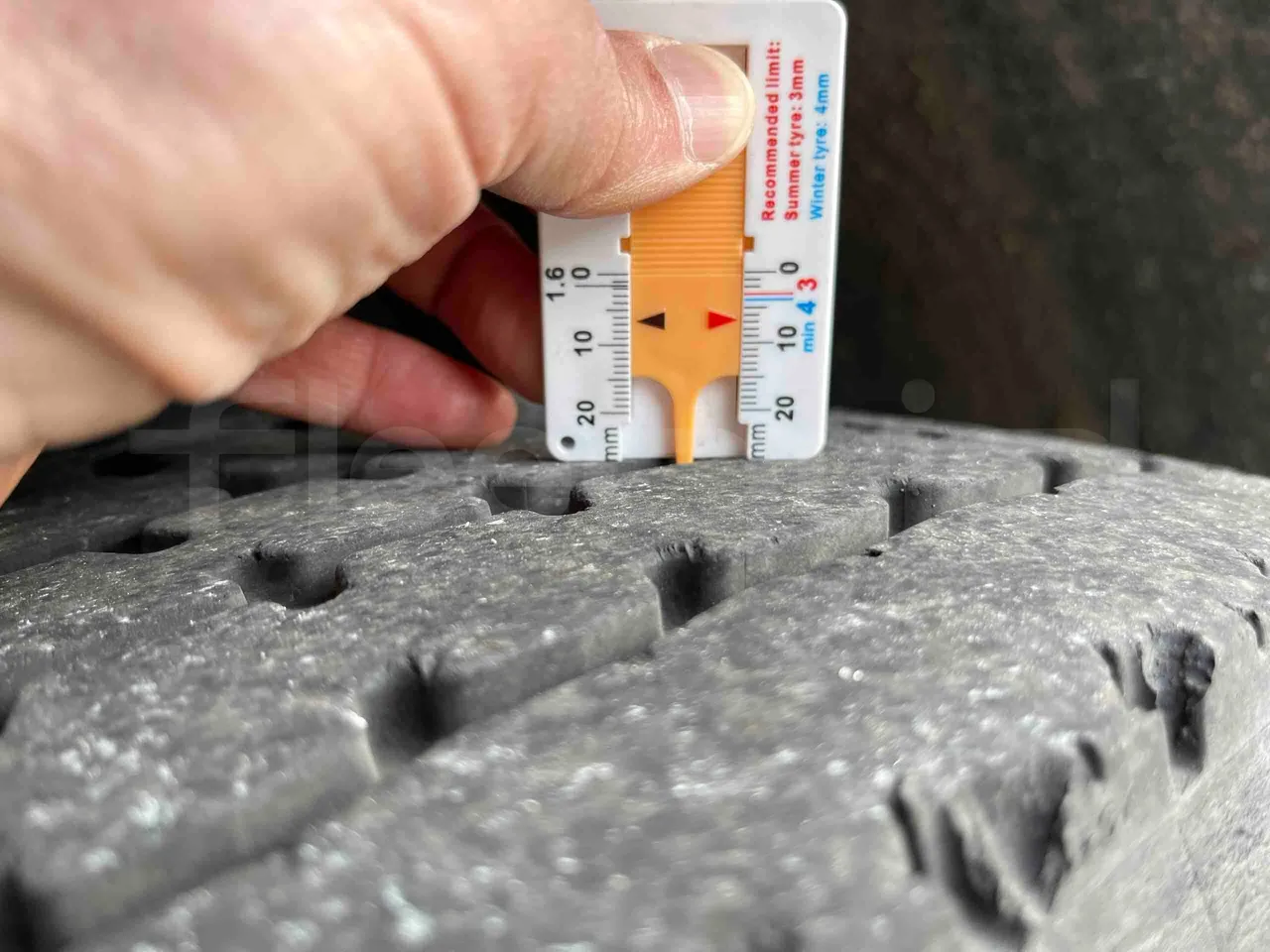 Mercedes-Benz Citaro O 530/2PCL2E4 - Euro 4 - 210 kW - 11,950 mt - tread condition front tires left