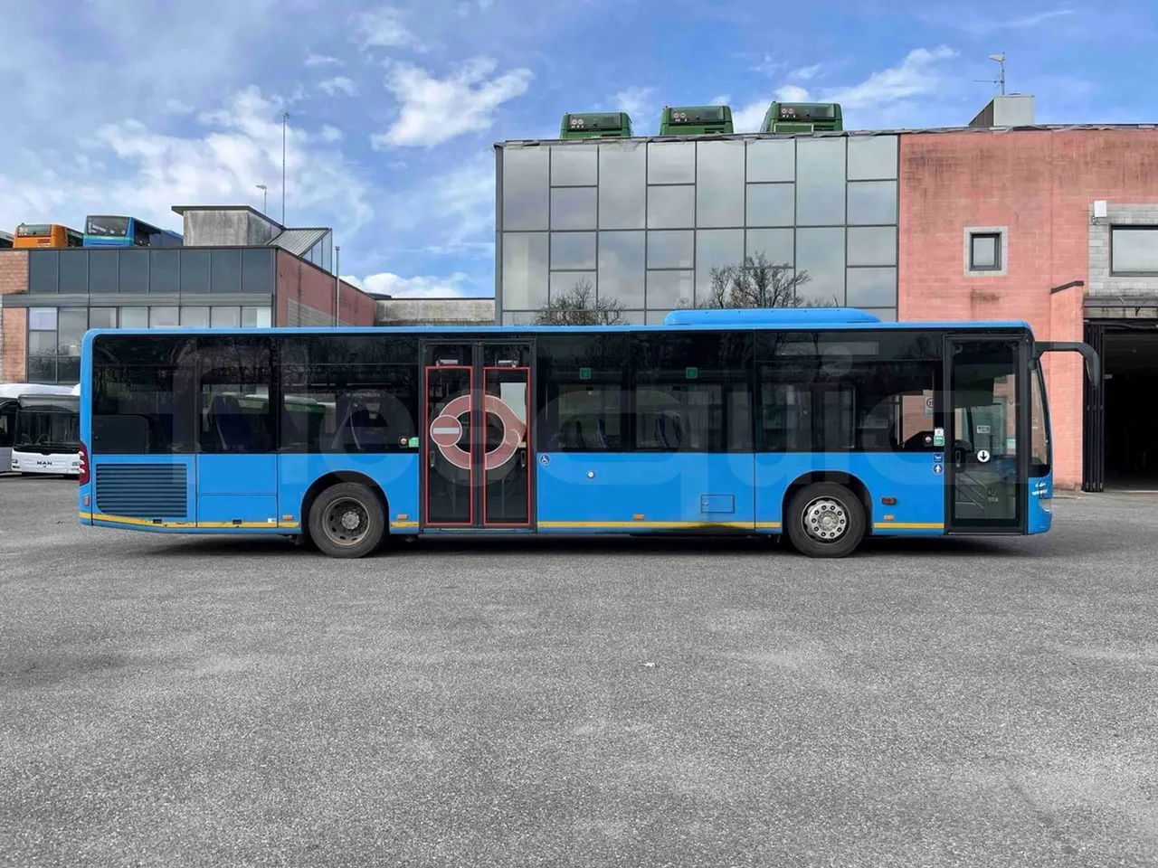 Mercedes-Benz Citaro O 530/2PCL2E4 - Euro 4 - 210 kW - 11,950 mt - right side doors closed