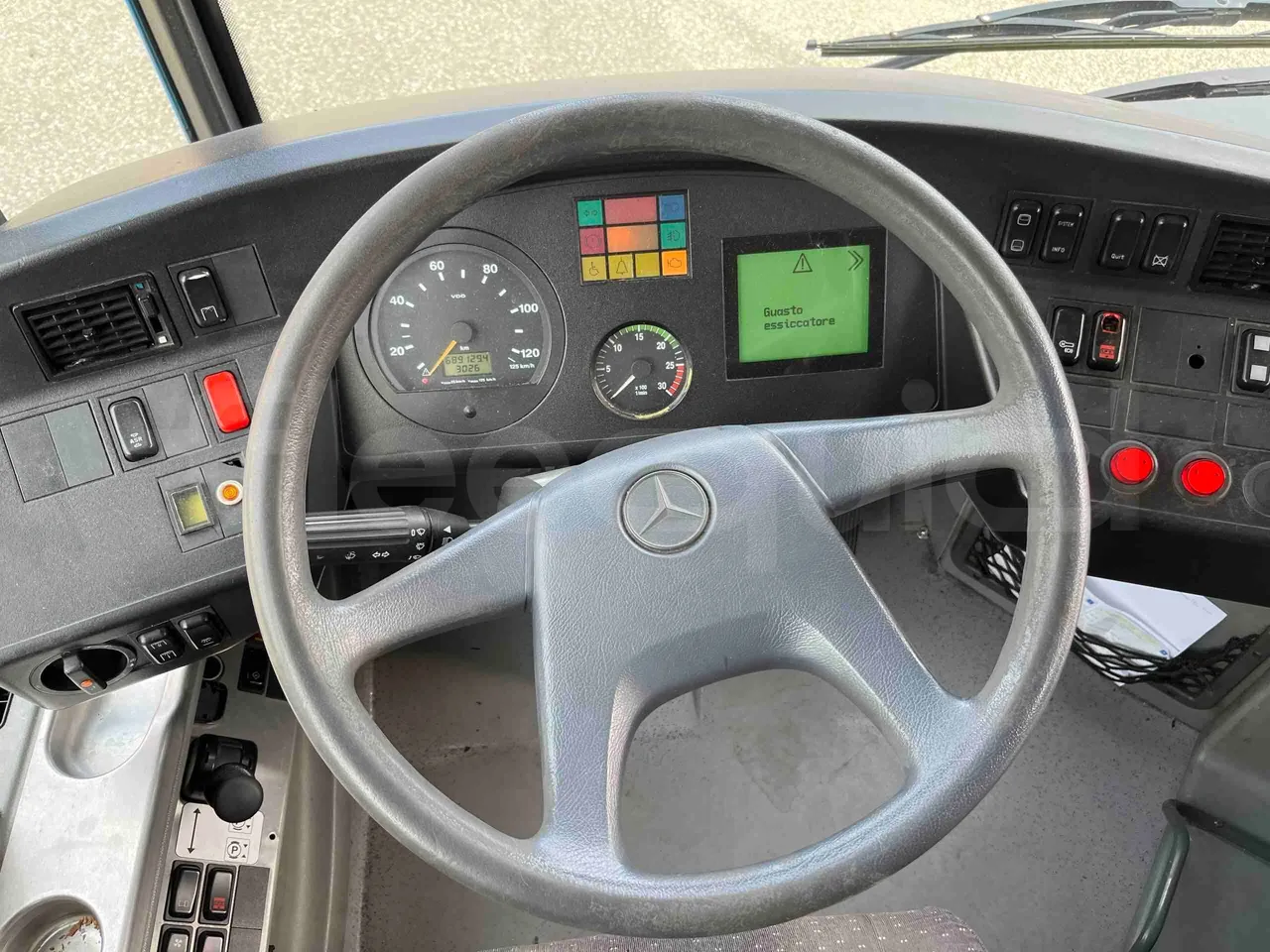 Mercedes-Benz Citaro O 530/2PCL2E4 - Euro 4 - 210 kW - 11,950 mt - steering wheel photo