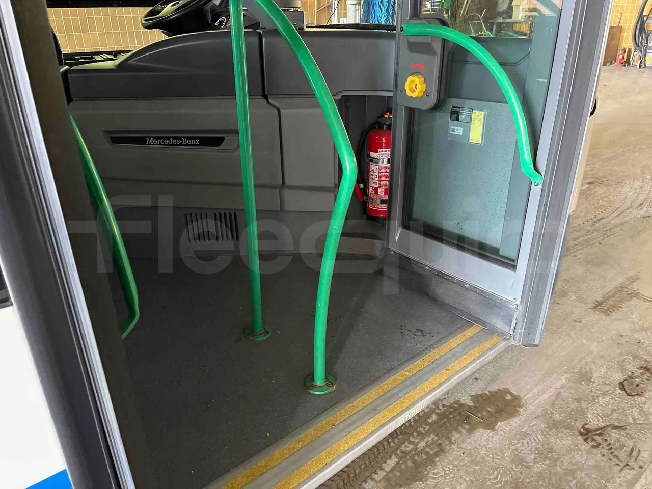 Mercedes-Benz Citaro O 530 LE - Euro 6 - 220 kW - 12.170 mt - hostes microphone accessories photo