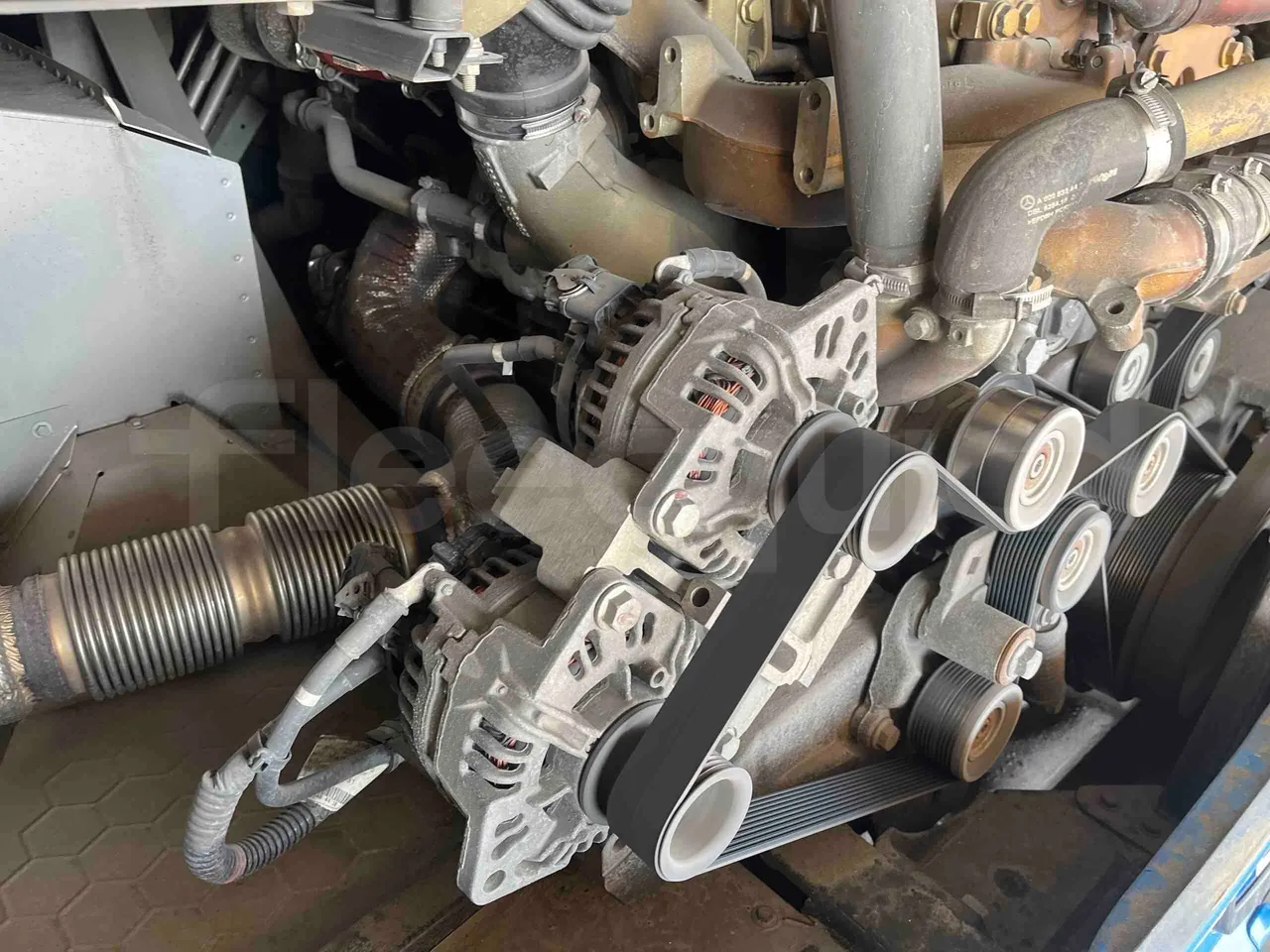 Mercedes-Benz Citaro O 530 LE - Euro 6 - 220 kW - 12.170 mt - air conditioning compressor