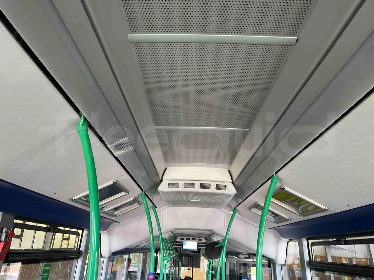 Mercedes-Benz Citaro O 530 LE - Euro 6 - 220 kW - 12.170 mt - overhead compartments photo
