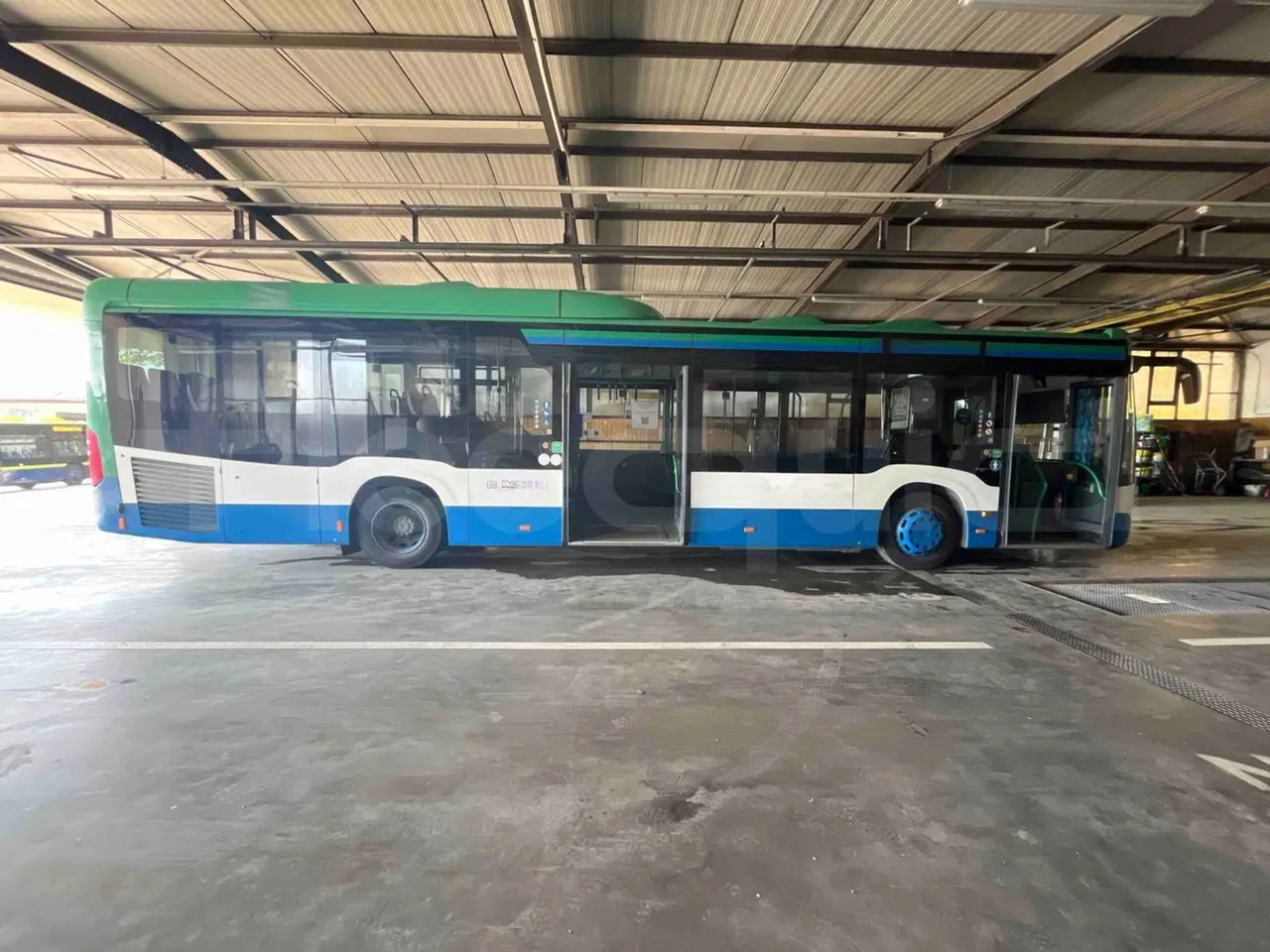 Mercedes-Benz Citaro O 530 LE - Euro 6 - 220 kW - 12.170 mt - right side doors open