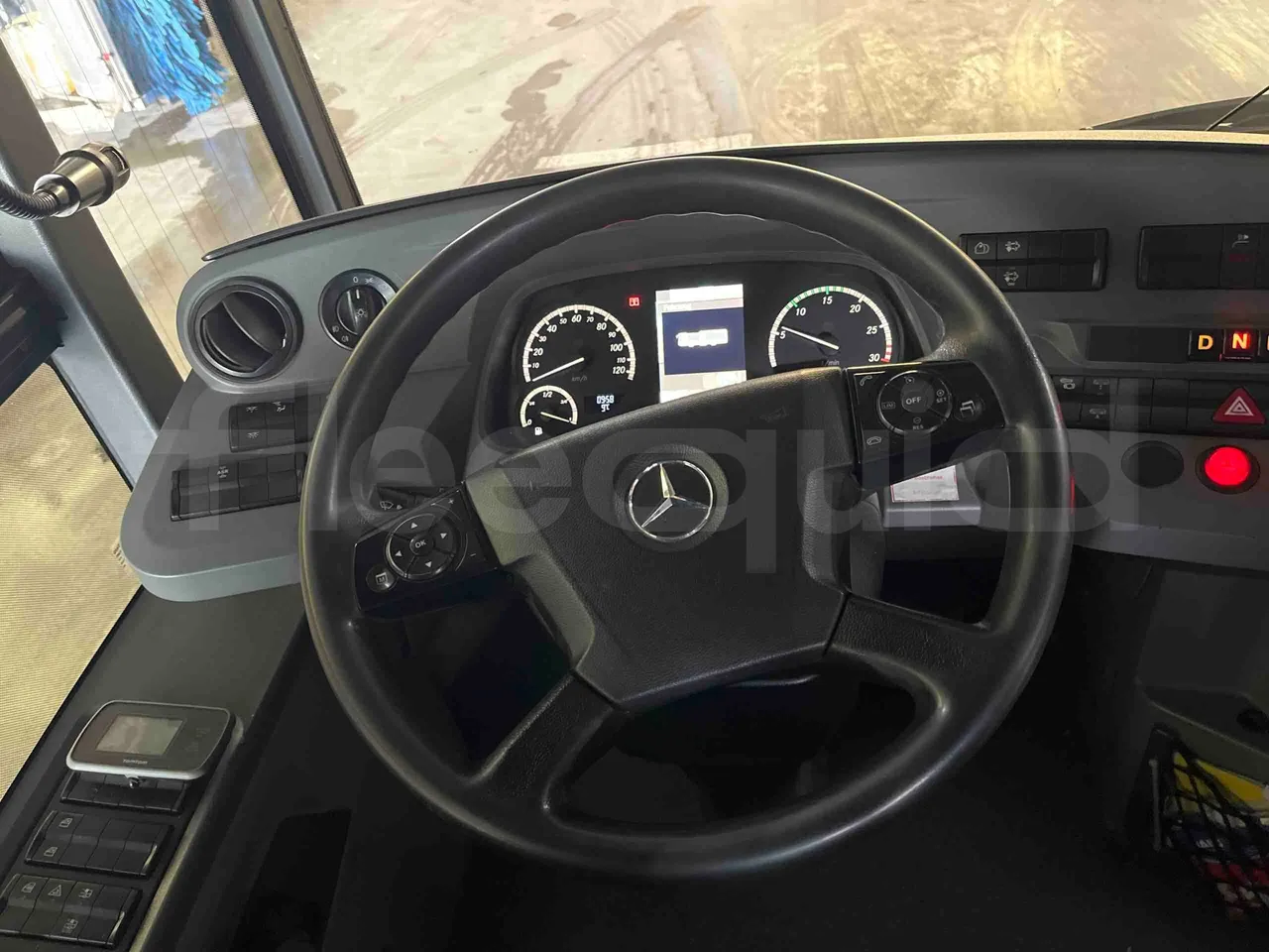 Mercedes-Benz Citaro O 530 LE - Euro 6 - 220 kW - 12.170 mt - steering wheel photo