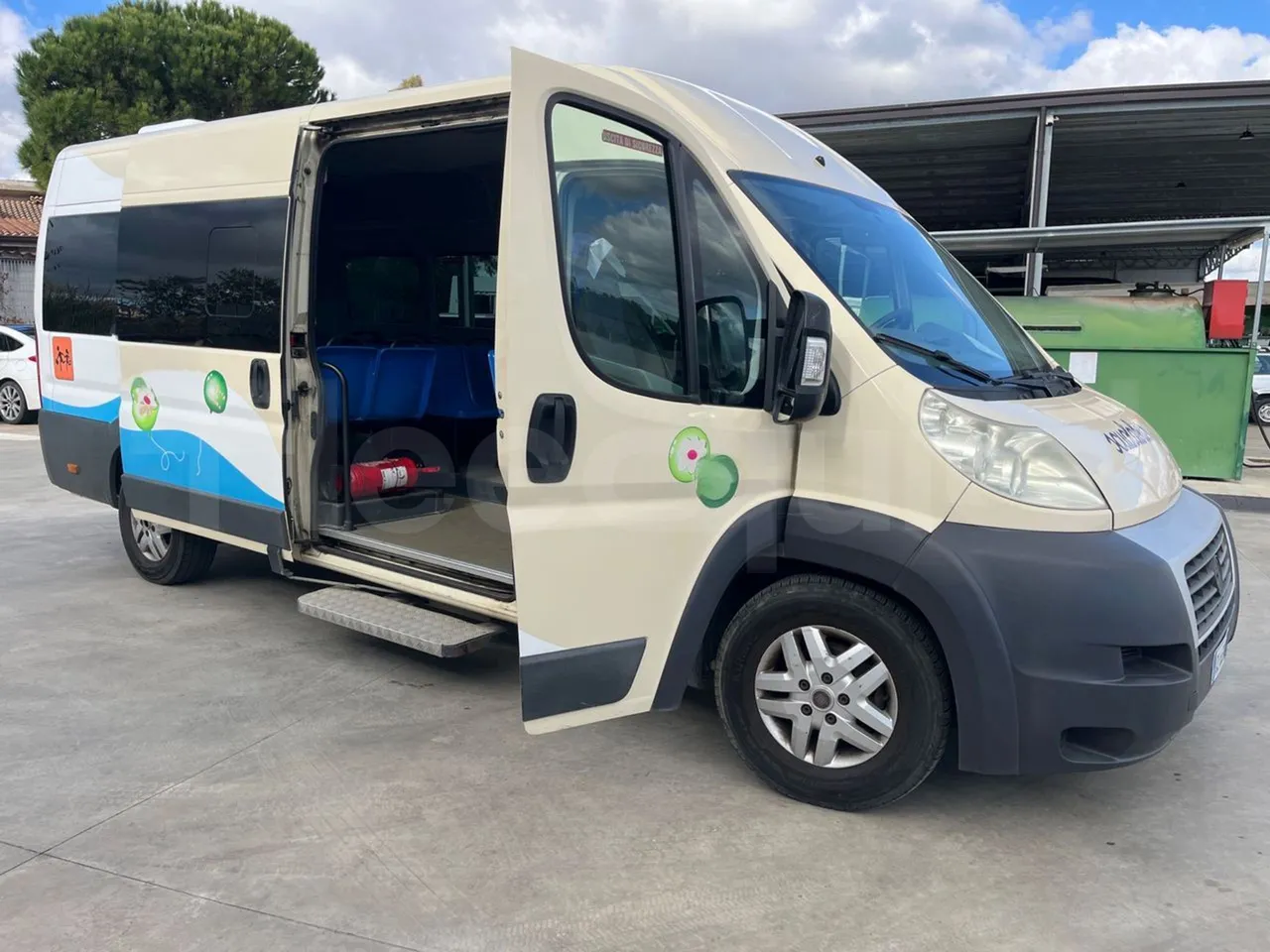 Fiat Ducato 250EDMLC BXL - Euro4  - 115kW - 6.363mt - 3/4 right front doors open