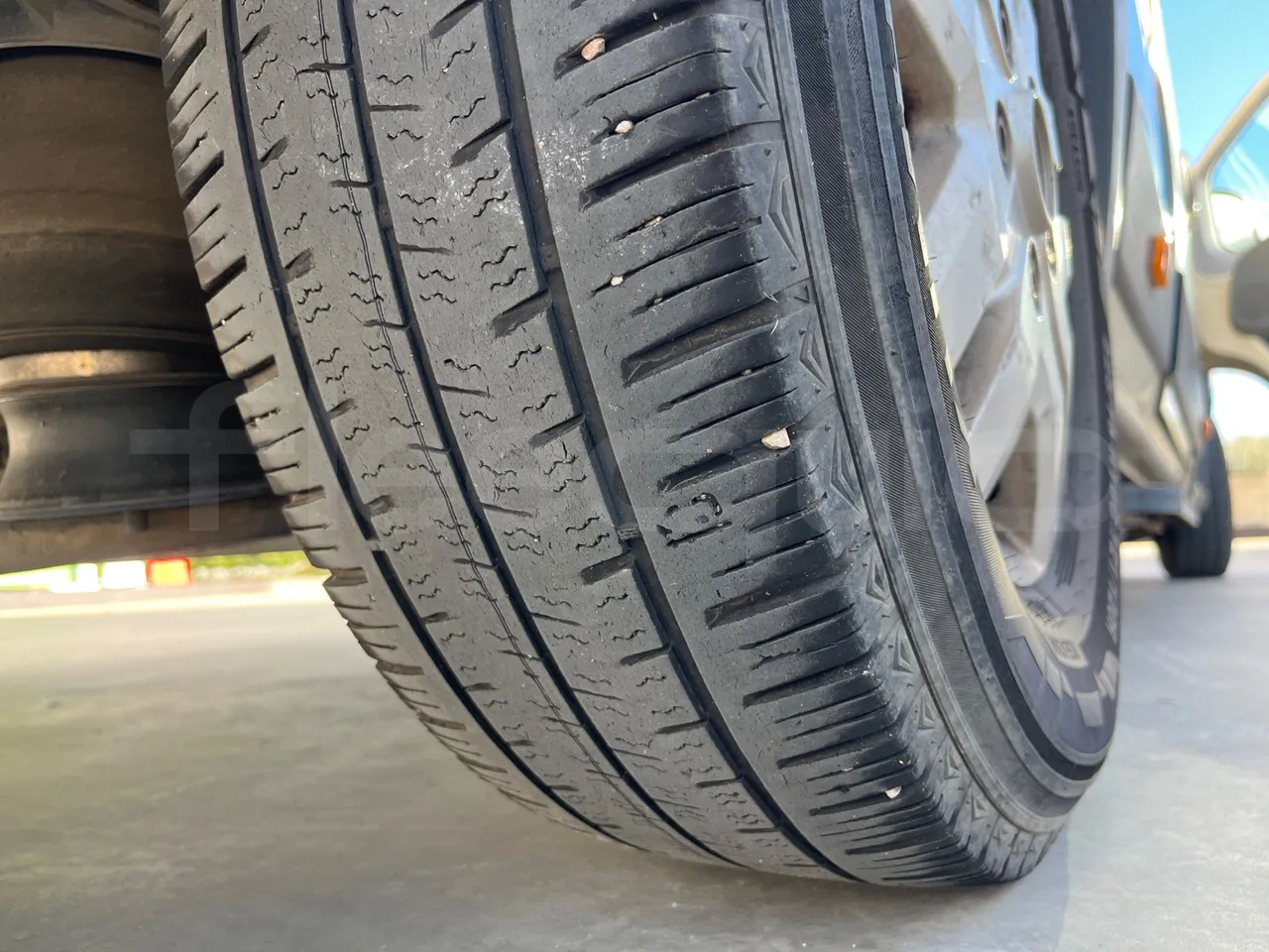 Fiat Ducato 250EDMLC BXL - Euro4  - 115kW - 6.363mt - tread condition front tires left