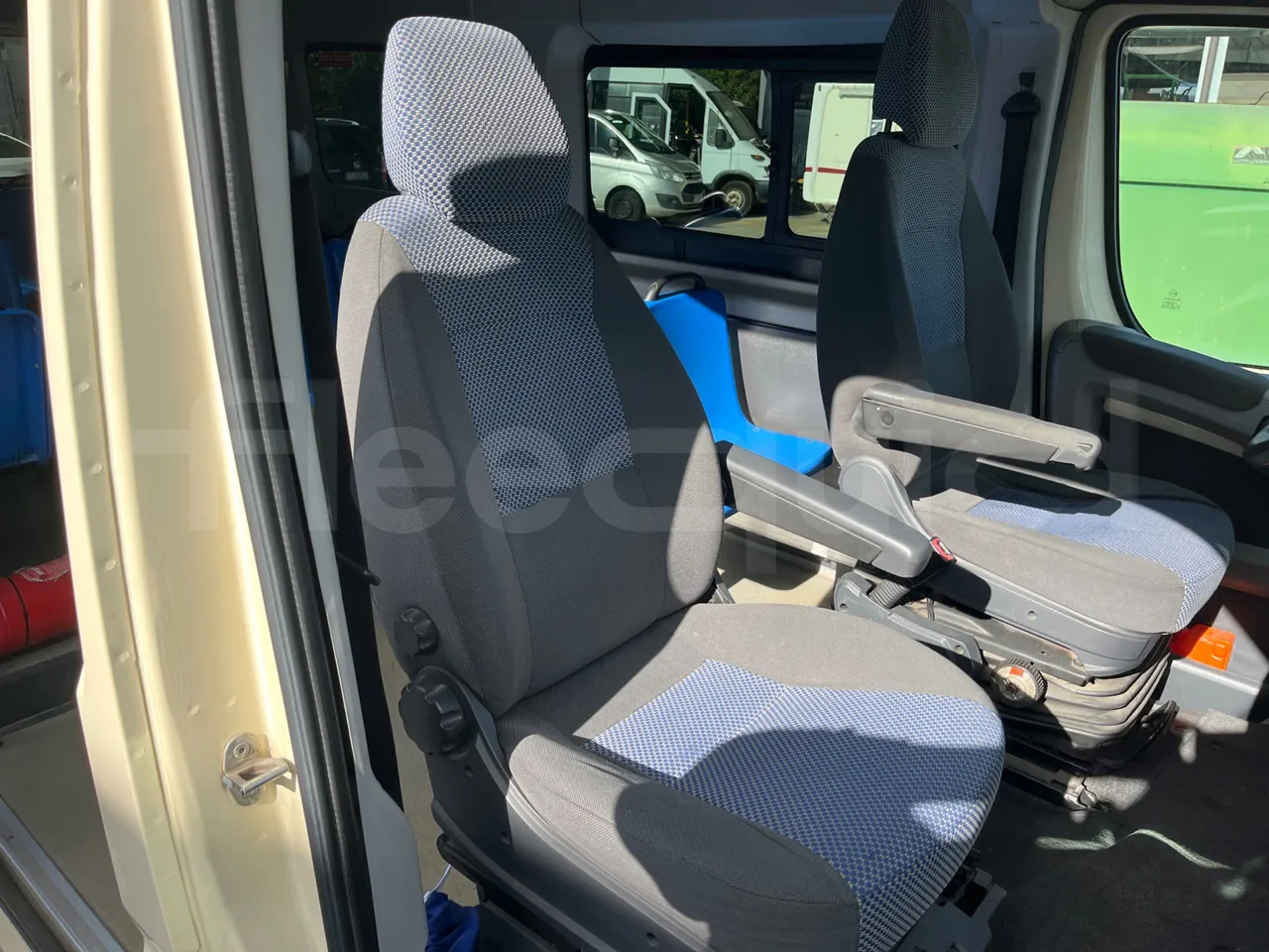 Fiat Ducato 250EDMLC BXL - Euro4  - 115kW - 6.363mt - hostess seat photo