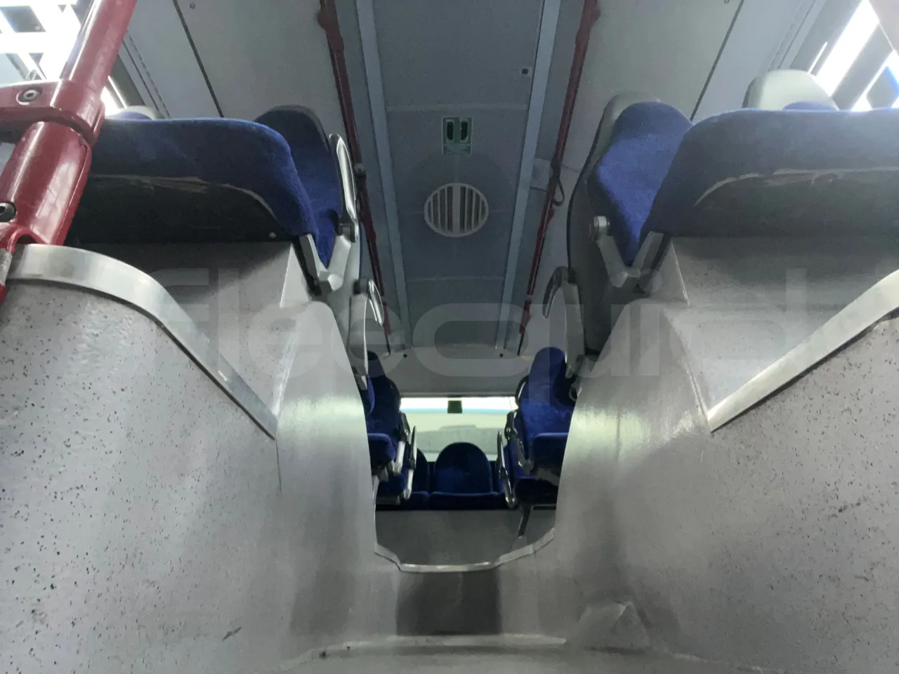 Mercedes-Benz Citaro O 530/2PCL2E4 - Euro 4 - 210 kW - 11,950 mt - usb charging detail