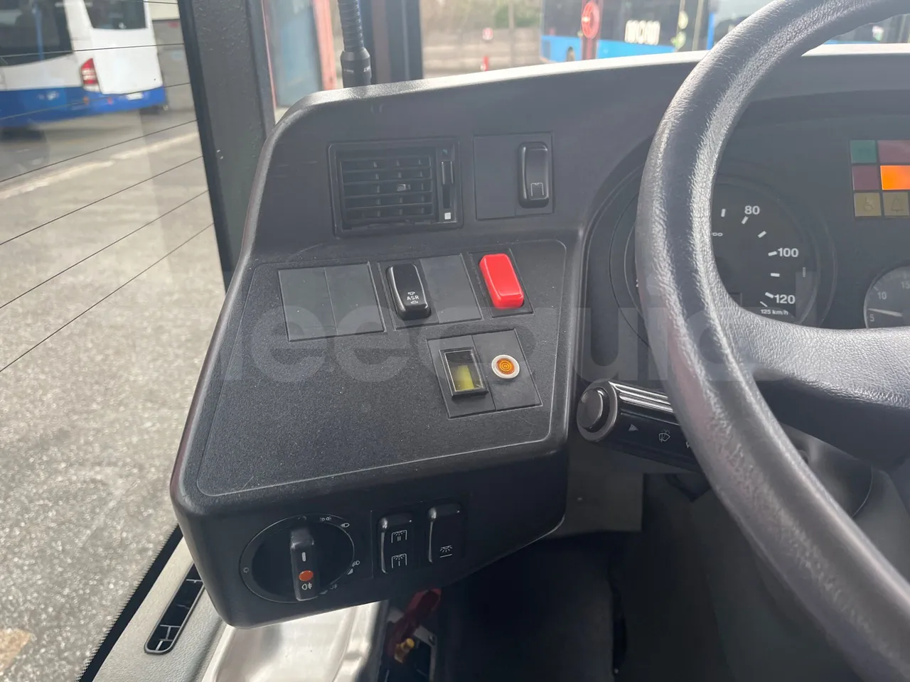 Mercedes-Benz Citaro O 530/2PCL2E4 - Euro 4 - 210 kW - 11,950 mt - forward view middle aisle