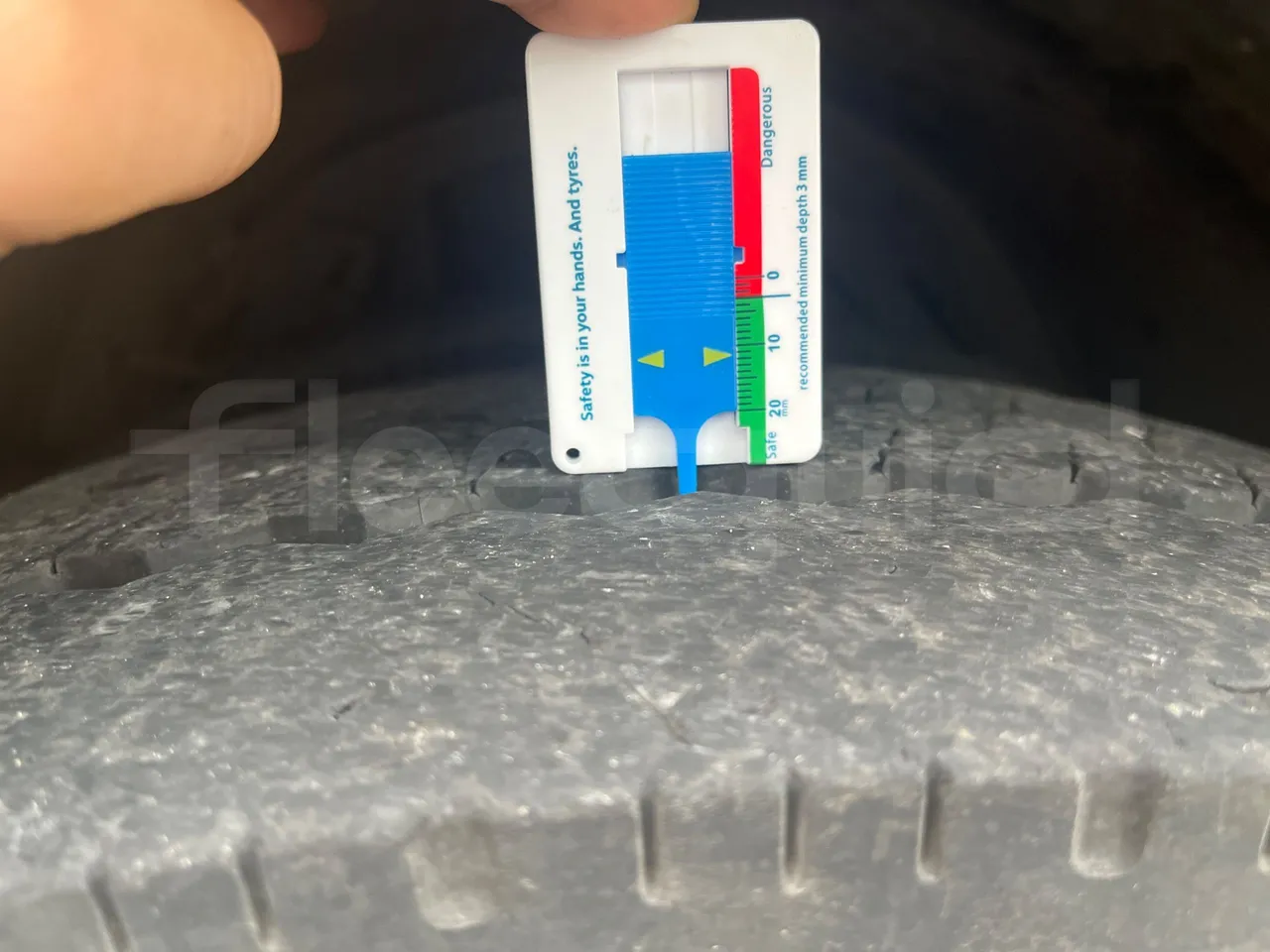 Mercedes-Benz Citaro O 530/2PCL2E4 - Euro 4 - 210 kW - 11,950 mt - tread condition front tires right