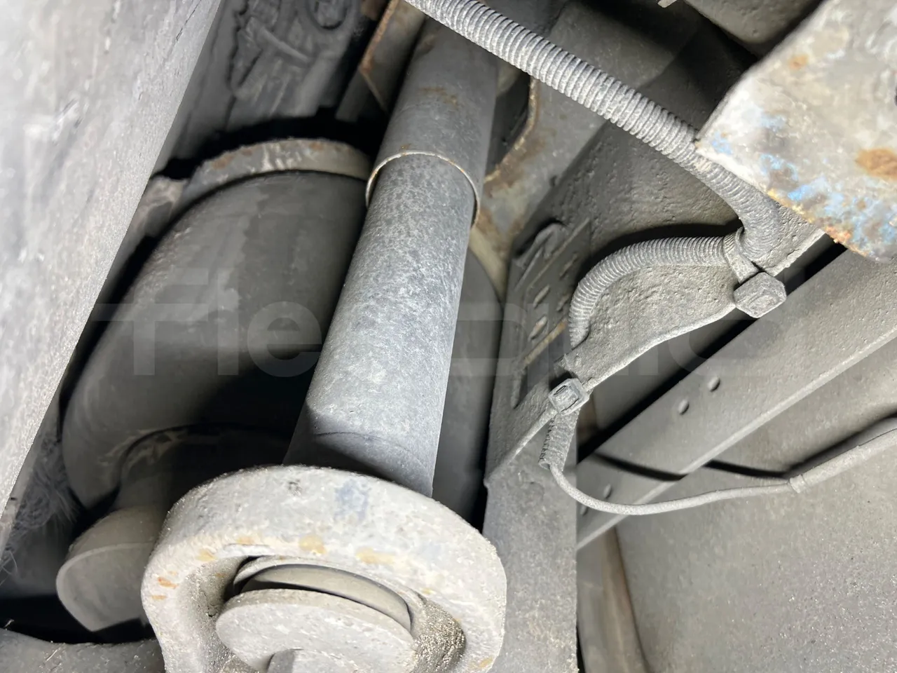 Mercedes-Benz Citaro O 530/2PCL2E4 - Euro 4 - 210 kW - 11,950 mt - axle 2 shock absorbers 2 left