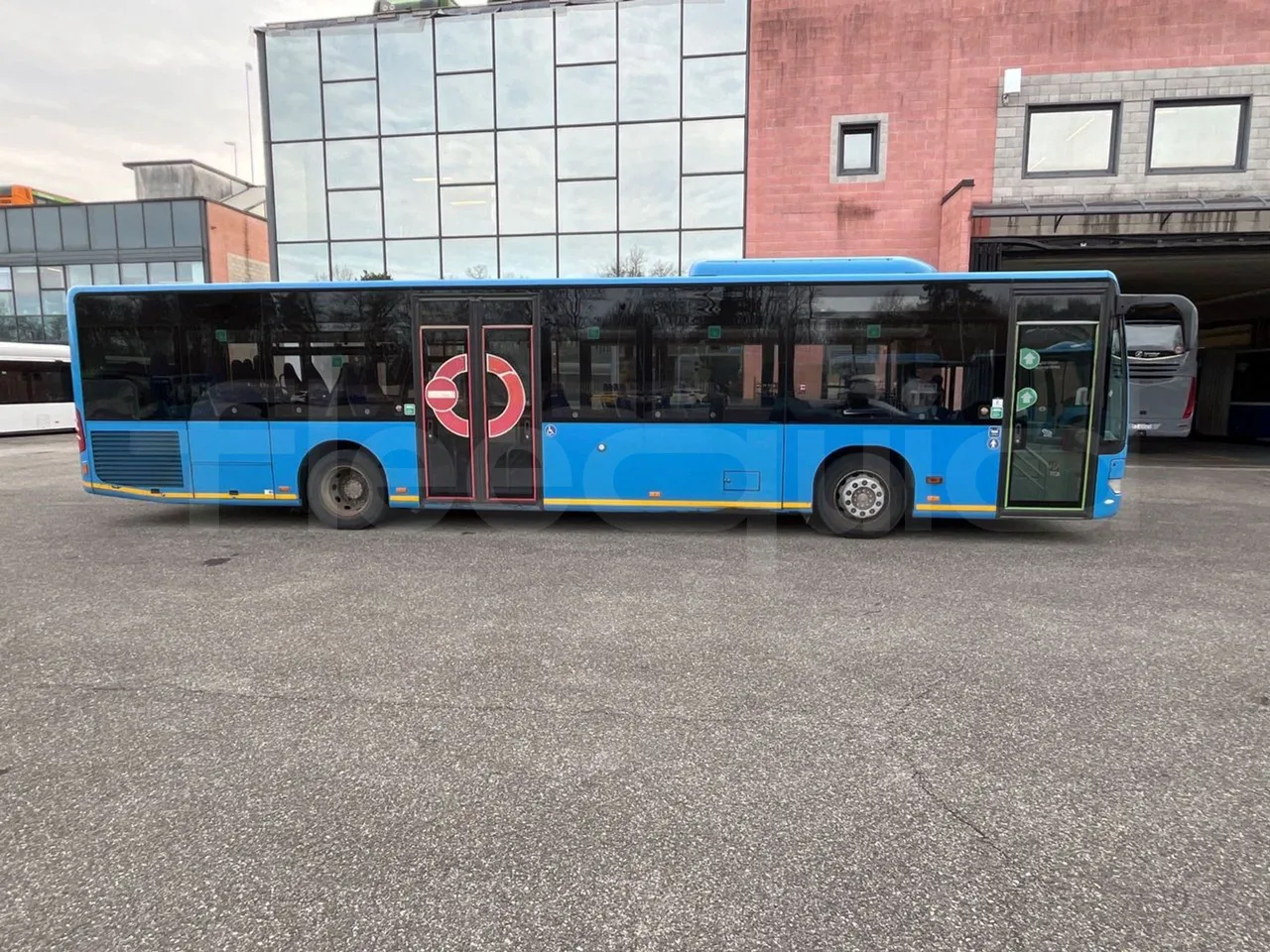 Mercedes-Benz Citaro O 530/2PCL2E4 - Euro 4 - 210 kW - 11,950 mt - right side doors closed