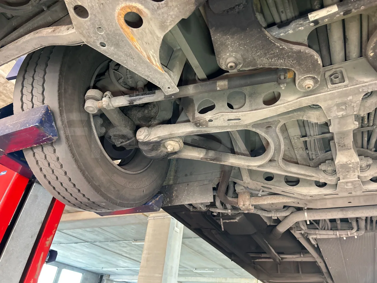 Mercedes-Benz Citaro O 530/2PCL2E4 - Euro 4 - 210 kW - 11,950 mt - front axle right side