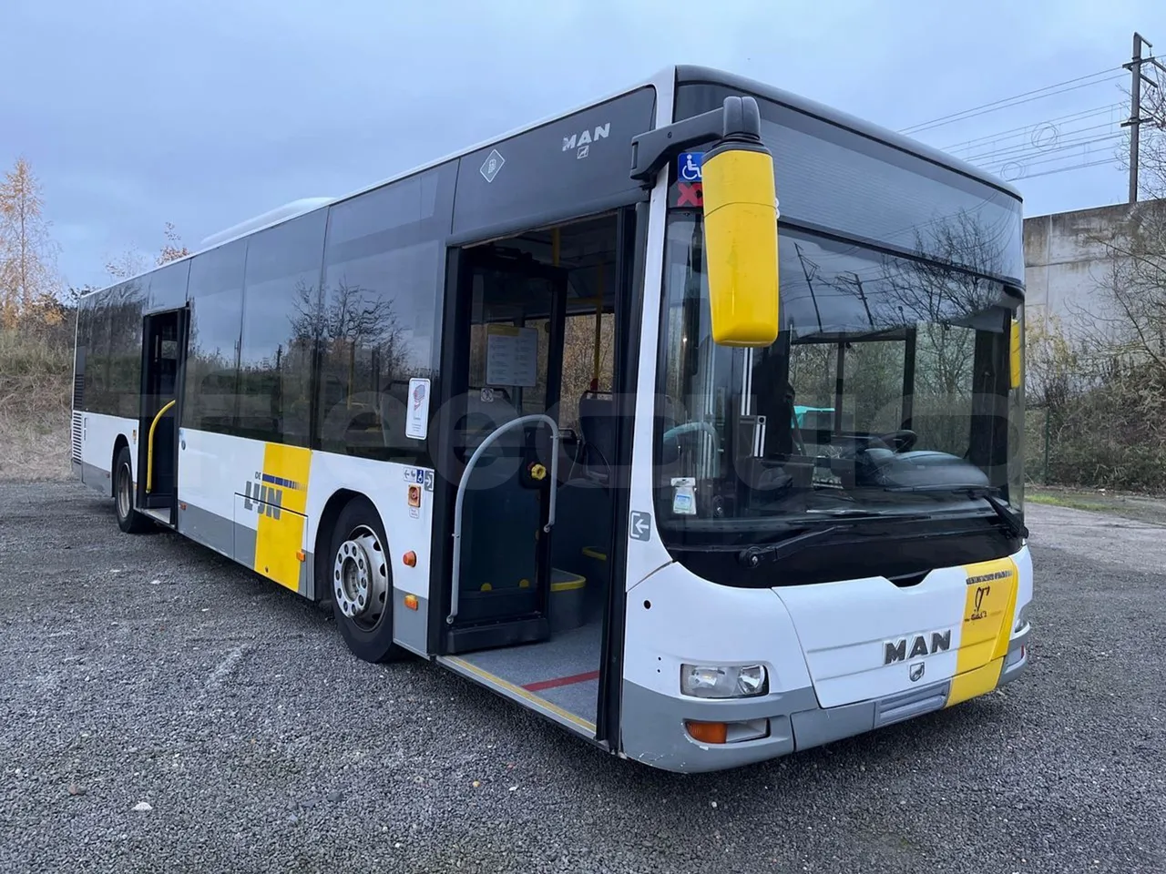 Man Lion's City A21 - EUR5 - 206kW - 11.980m - 3/4 right front doors open