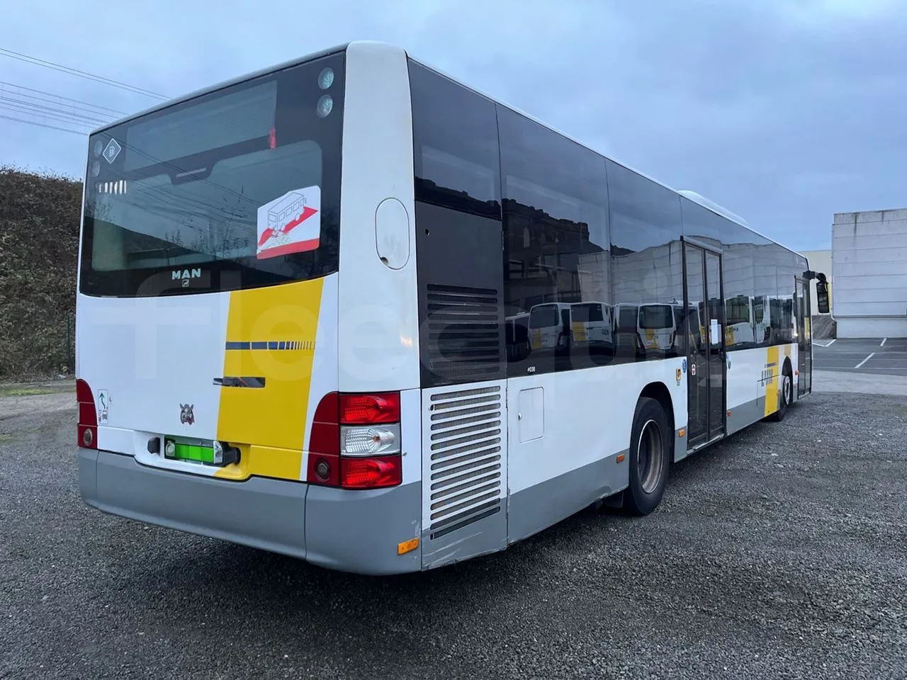 Man Lion's City A21 - EUR5 - 206kW - 11.980m - 3/4 right rear doors closed