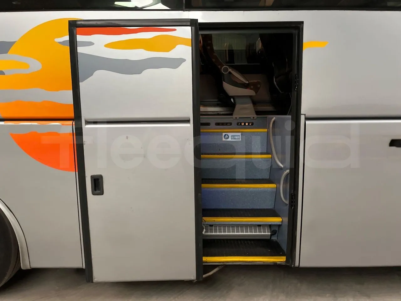 Man Ratio 18440 - Euro 4 - 324kW - 12.975 mt - front door 2 open