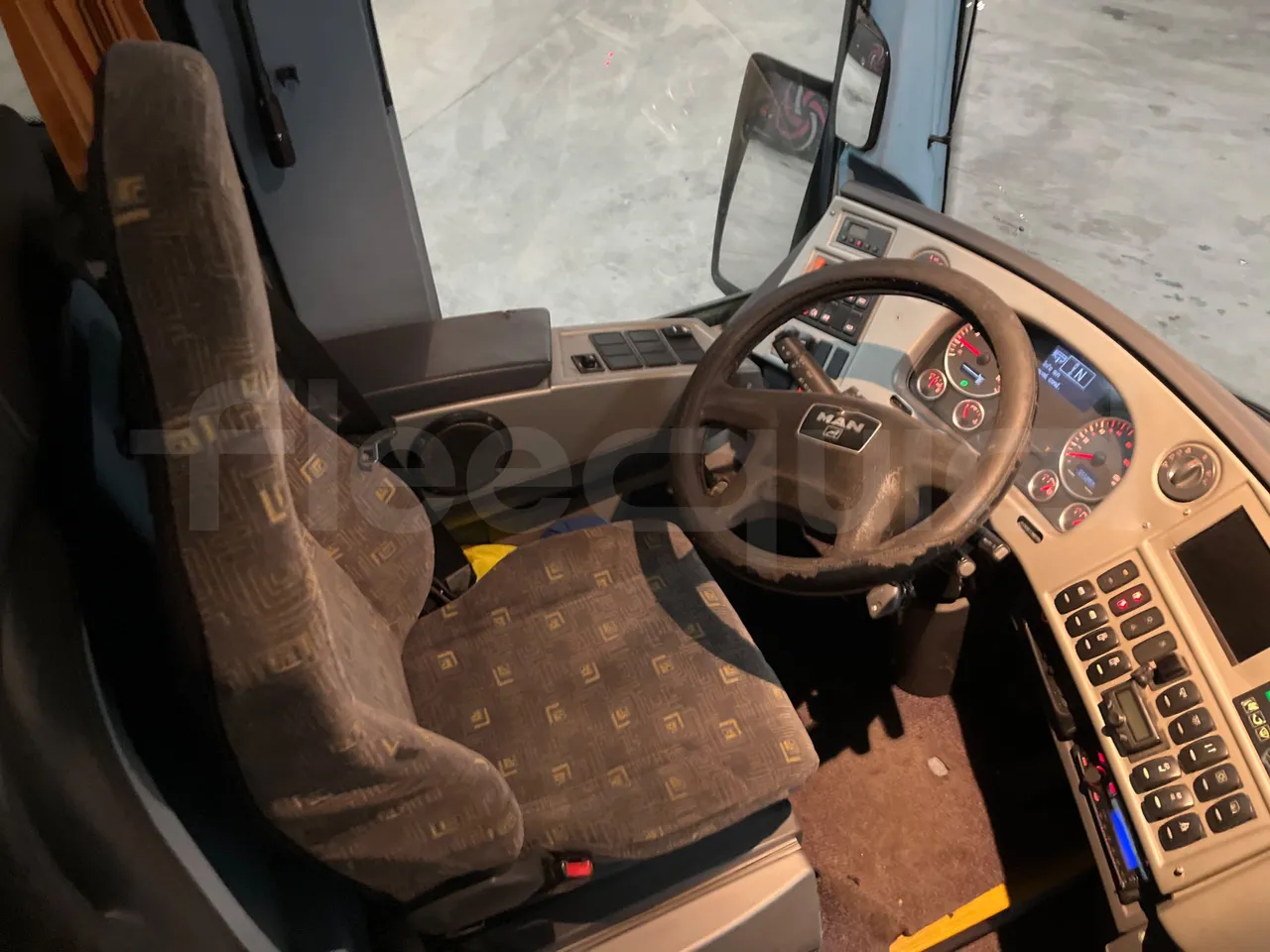 Man Ratio 18440 - Euro 4 - 324kW - 12.975 mt - driver's seat photo