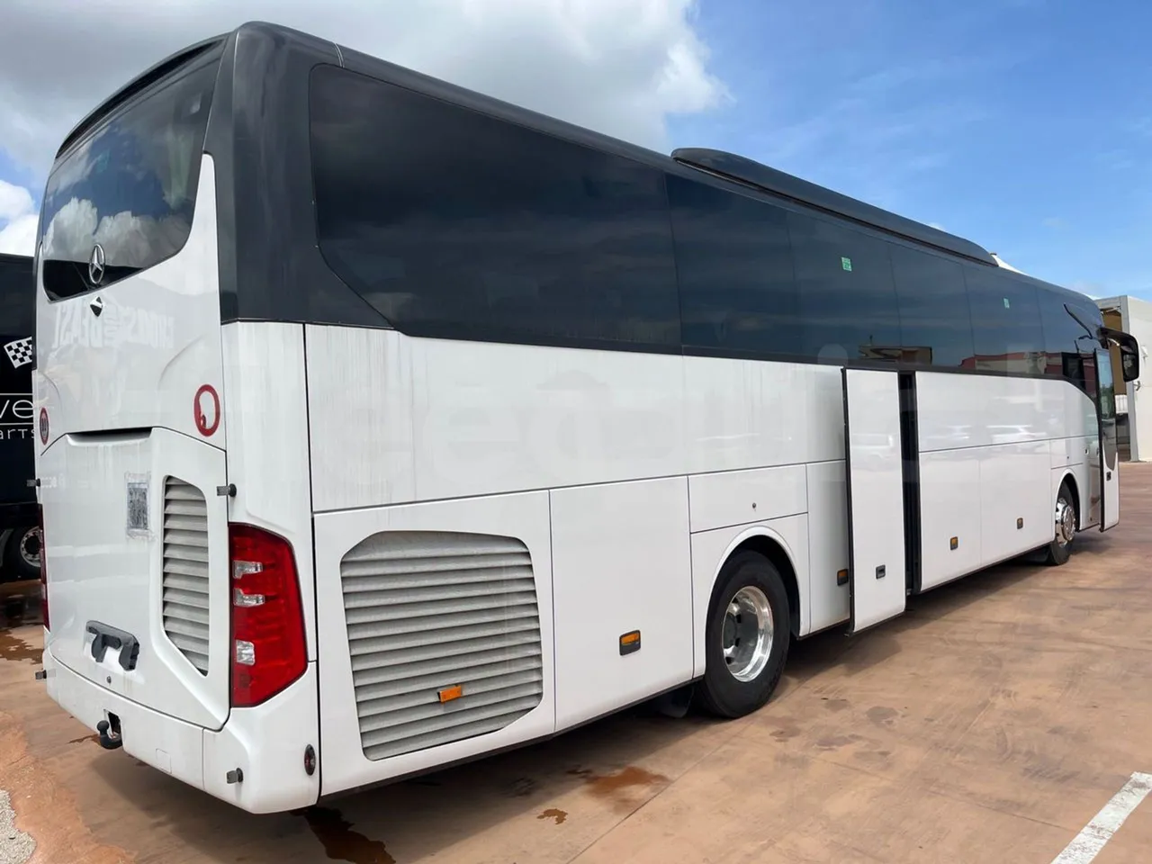 Mercedes-Benz Tourismo MB E 16/2 RHD - Euro 6 -  315 kW -  13.115 mt - 3/4 right rear doors open