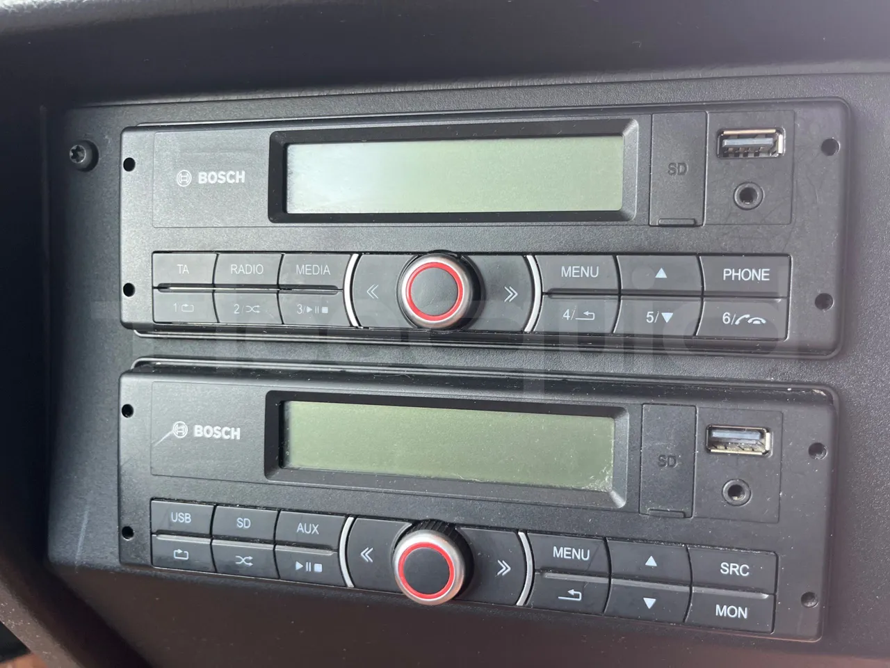 Mercedes-Benz Tourismo MB E 16/2 RHD - Euro 6 -  315 kW -  13.115 mt - radio accessories photo