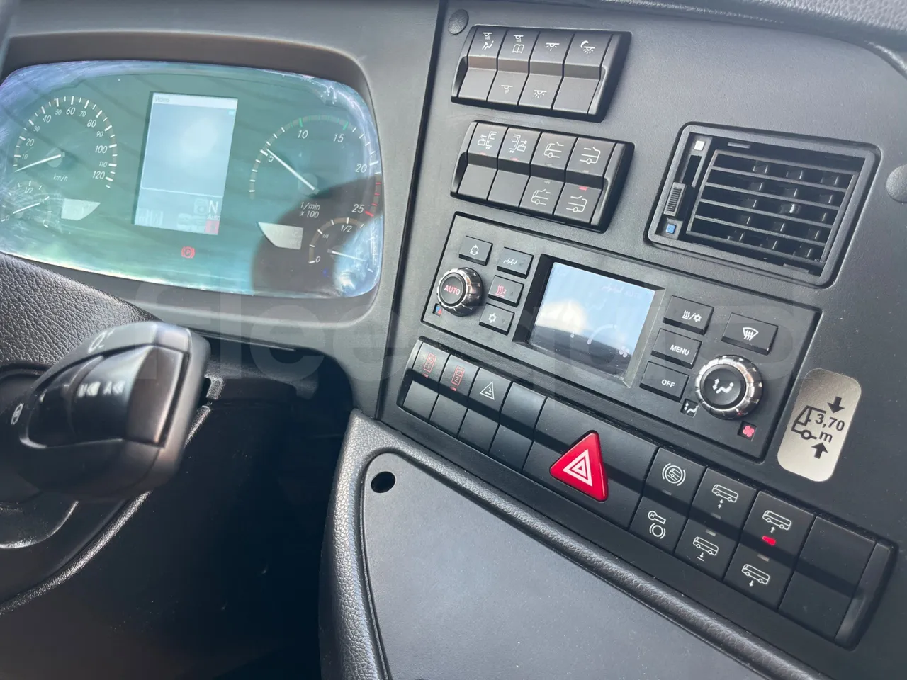 Mercedes-Benz Tourismo MB E 16/2 RHD - Euro 6 -  315 kW -  13.115 mt - onboard devices 1