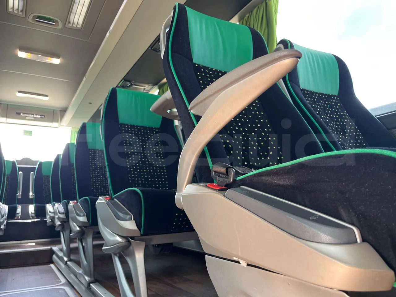 Mercedes-Benz Tourismo MB E 16/2 RHD - Euro 6 -  315 kW -  13.115 mt - armrest detail photo