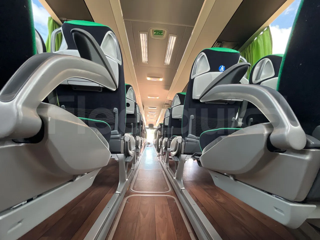 Mercedes-Benz Tourismo MB E 16/2 RHD - Euro 6 -  315 kW -  13.115 mt - seat brackets photo