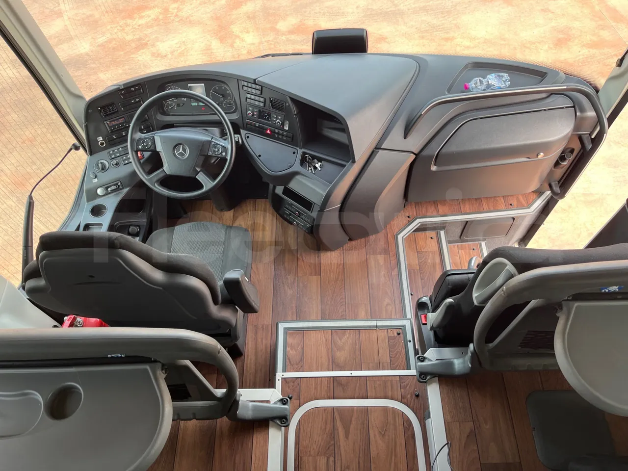 Mercedes-Benz Tourismo MB E 16/2 RHD - Euro 6 -  315 kW -  13.115 mt - buttons panels on