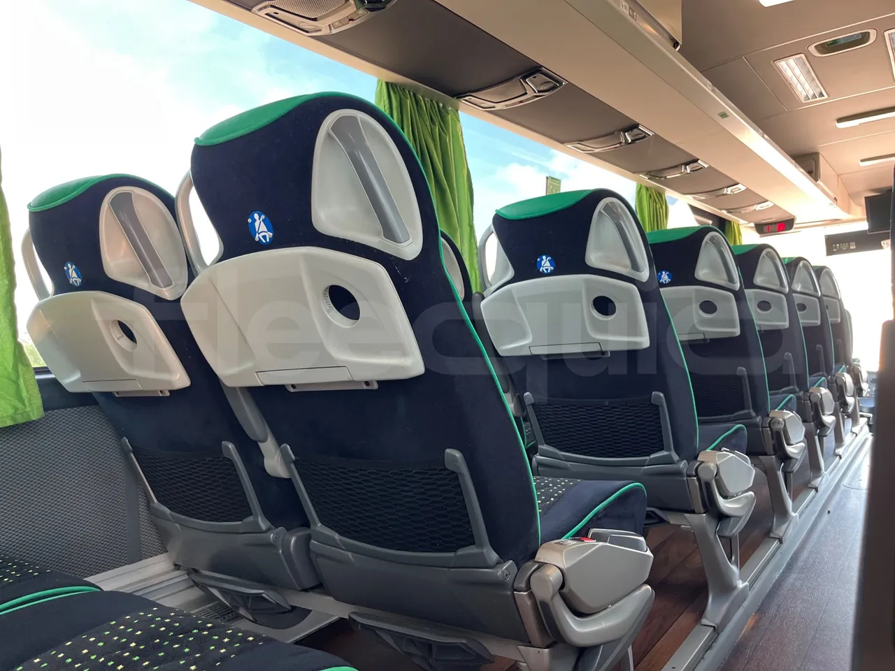 Mercedes-Benz Tourismo MB E 16/2 RHD - Euro 6 -  315 kW -  13.115 mt - single seat detail