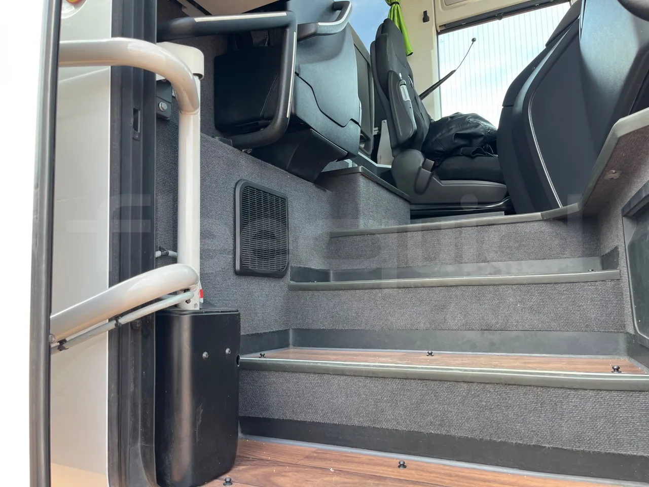 Mercedes-Benz Tourismo MB E 16/2 RHD - Euro 6 -  315 kW -  13.115 mt - door mechanism photo