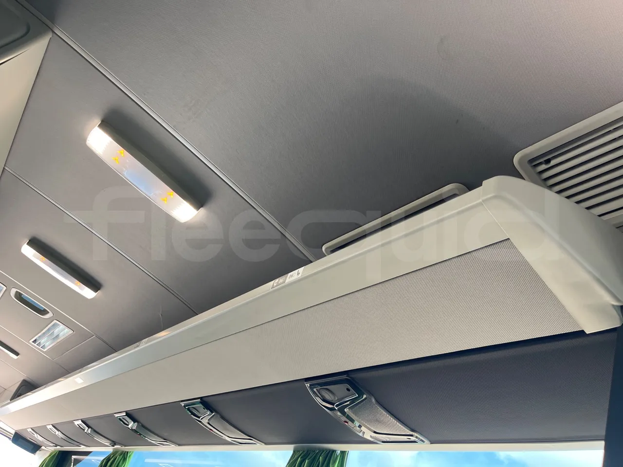 Mercedes-Benz Tourismo MB E 16/2 RHD - Euro 6 -  315 kW -  13.115 mt - folding seat photo