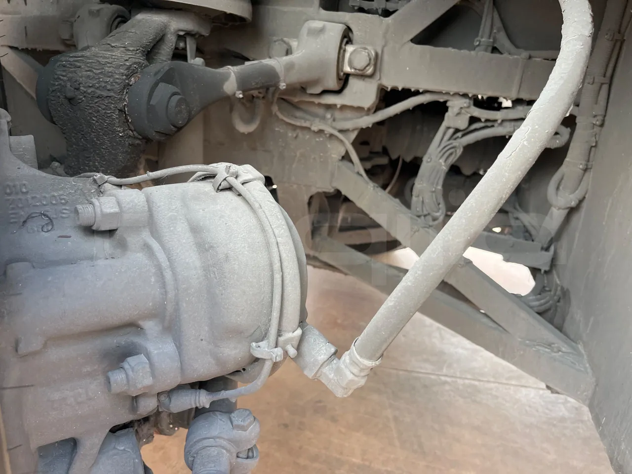 Mercedes-Benz Tourismo MB E 16/2 RHD - Euro 6 -  315 kW -  13.115 mt - front brake calipers right