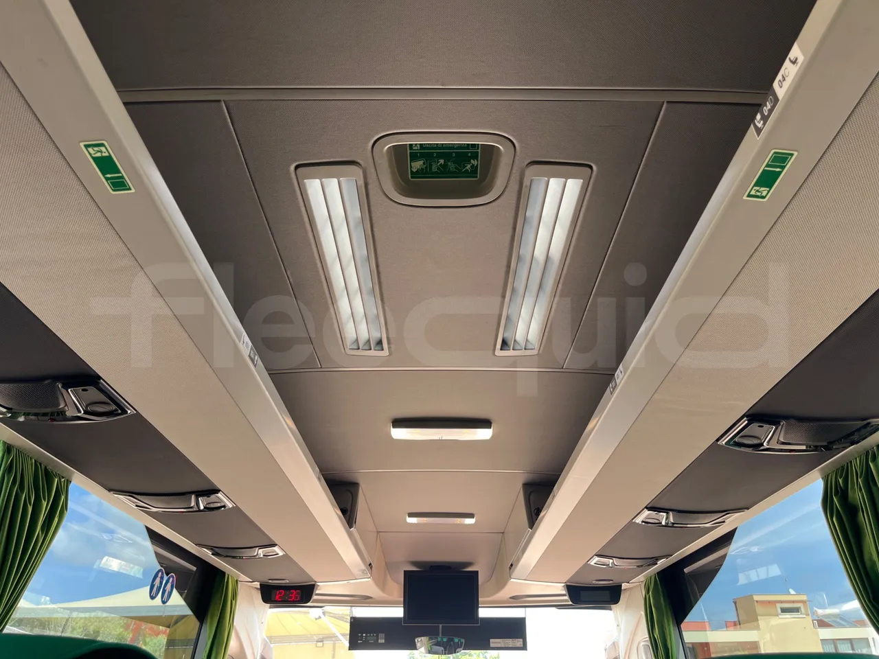 Mercedes-Benz Tourismo MB E 16/2 RHD - Euro 6 -  315 kW -  13.115 mt - roof hatch 1