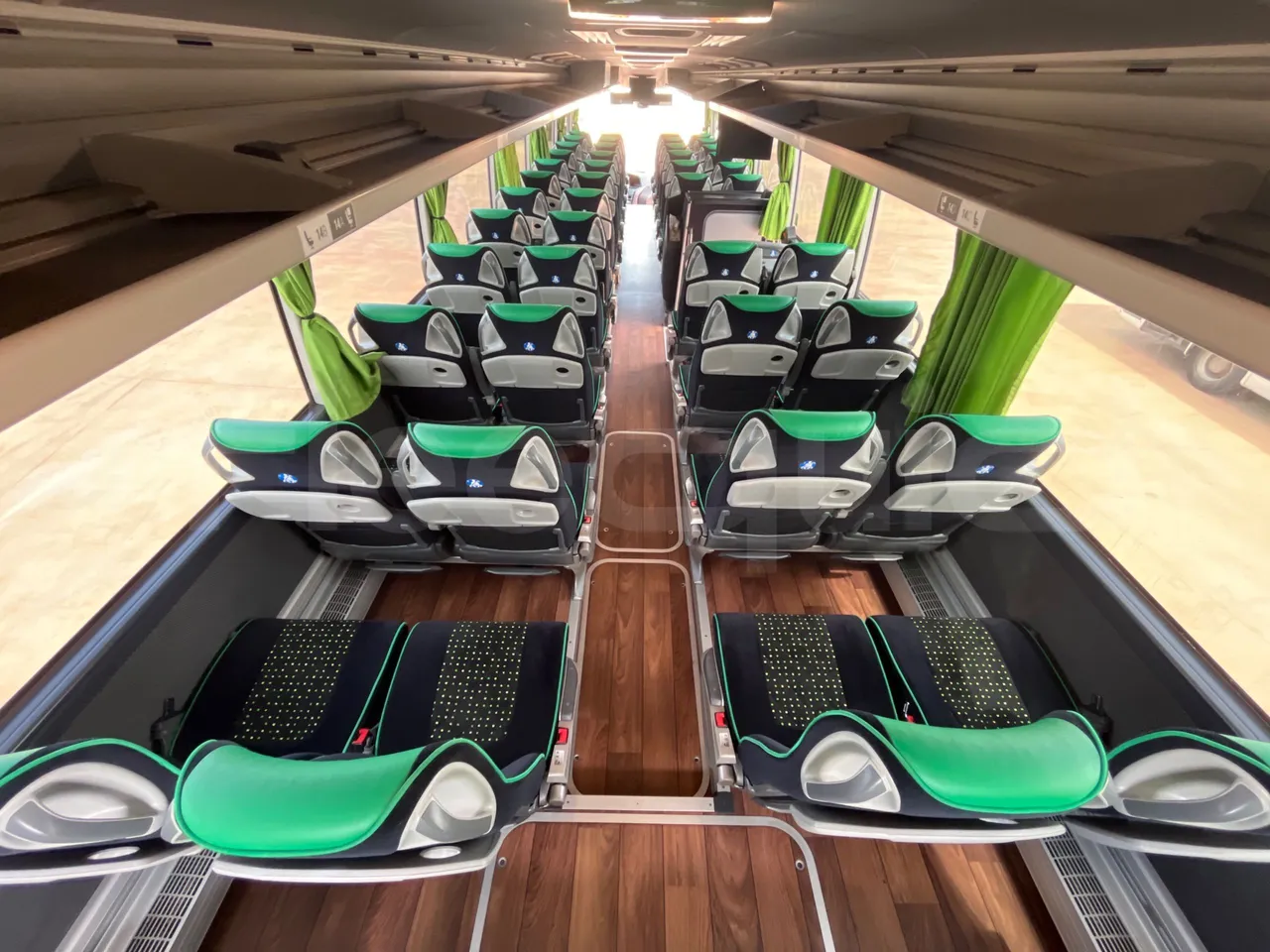 Mercedes-Benz Tourismo MB E 16/2 RHD - Euro 6 -  315 kW -  13.115 mt - forward view middle aisle