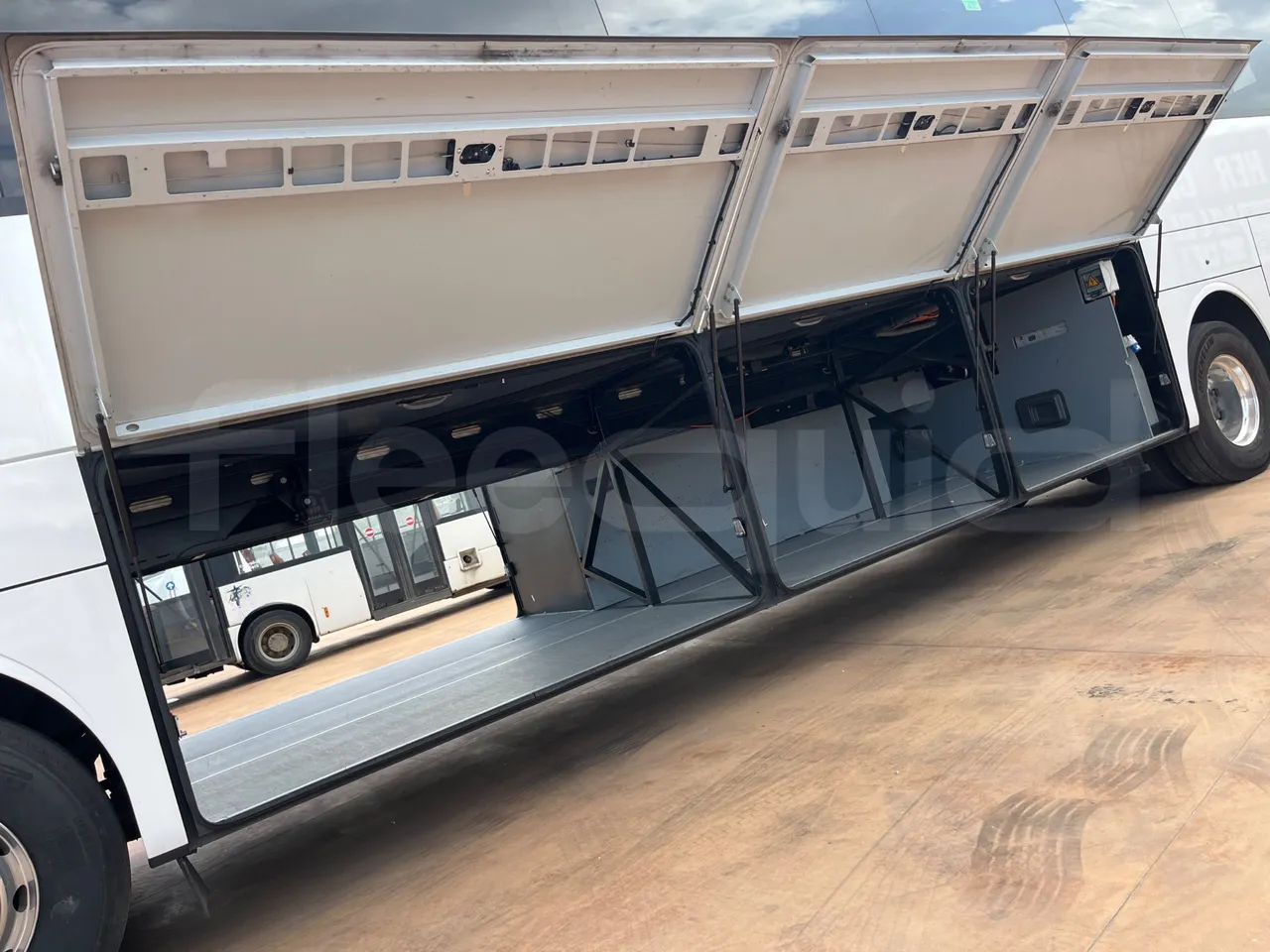 Mercedes-Benz Tourismo MB E 16/2 RHD - Euro 6 -  315 kW -  13.115 mt - internal frame rust check