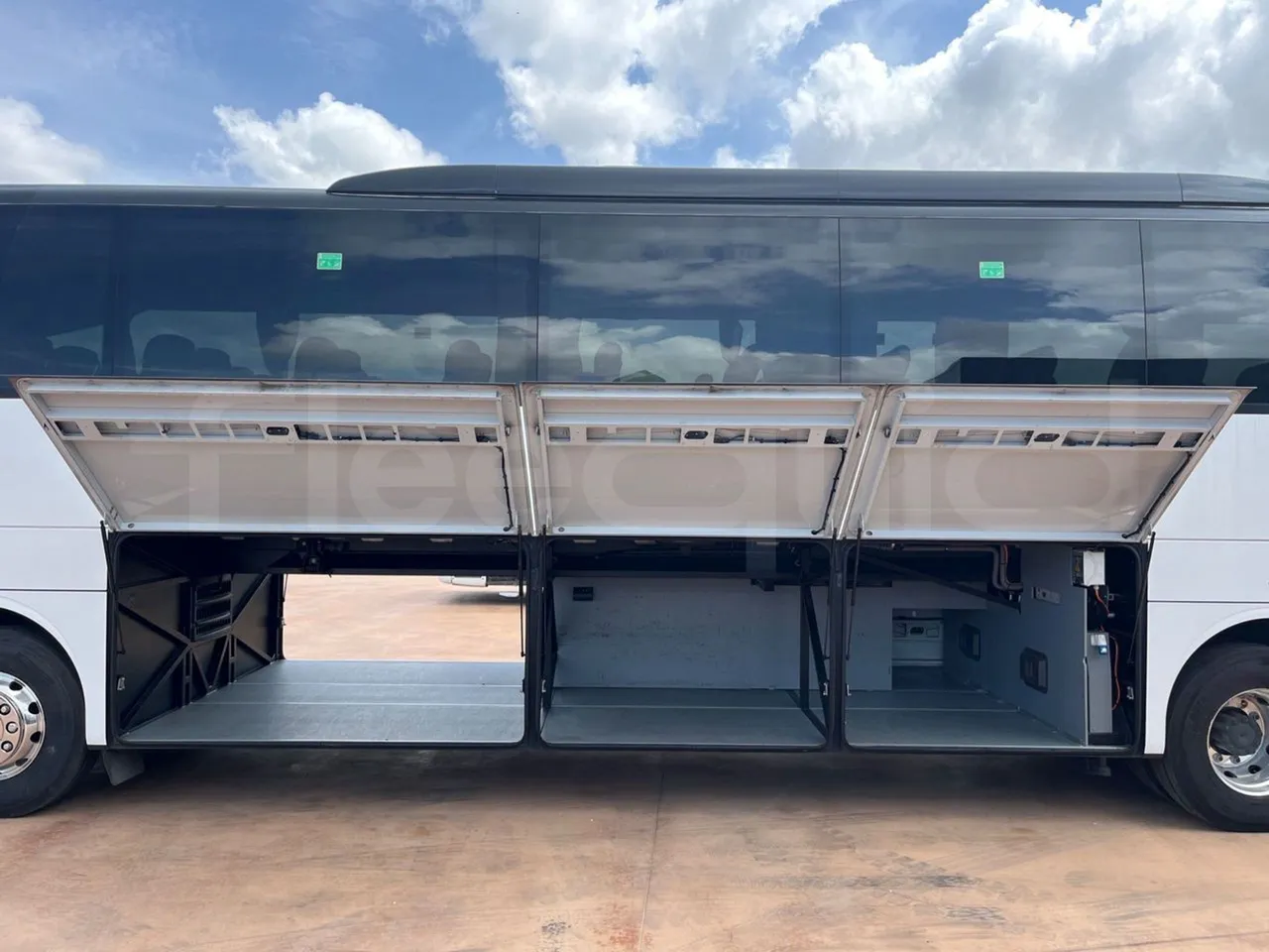 Mercedes-Benz Tourismo MB E 16/2 RHD - Euro 6 -  315 kW -  13.115 mt - luggage rack photo